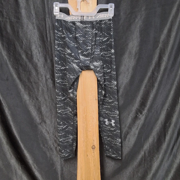 Under Armour Black and gray abstract color youth medium athletic leggings - Picture 1 of 10